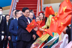 Thủ tướng Phạm Minh Chính tới thủ đô Bắc Kinh, bắt đầu chuyến thăm chính thức nước Cộng hòa Nhân dân Trung Hoa; dự Hội nghị Thường niên các nhà tiên phong lần thứ 14 của Diễn đàn Kinh tế thế giới. (Ảnh: Nhật Bắc)