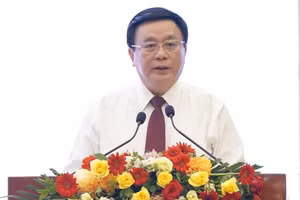 Đồng chí Nguyễn Xuân Thắng, Ủy viên Bộ Chính trị, Giám đốc Học viện Chính trị quốc gia Hồ Chí Minh, Chủ tịch Hội đồng Lý luận Trung ương phát biểu đề dẫn hội thảo.