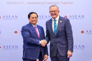 Thủ tướng Phạm Minh Chính gặp Thủ tướng Australia Anthony Albanese nhân dịp Hội nghị Cấp cao ASEAN lần thứ 41 tại Campuchia, tháng 11/2022. Ảnh: VGP/Nhật Bắc