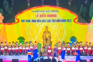 Học sinh, sinh viên Hải Phòng tiêu biểu năm 2023 được biểu dương, khen thưởng.