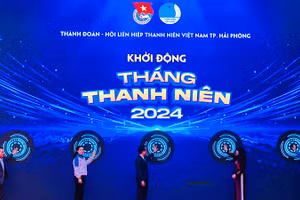 Các đại biểu nhấn nút khởi động Tháng Thanh niên năm 2024" tại Hải Phòng.