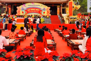 Quang cảnh Lễ Khai bút đầu Xuân tại Đền thờ Trạng Nguyên Lê Ích Mộc.