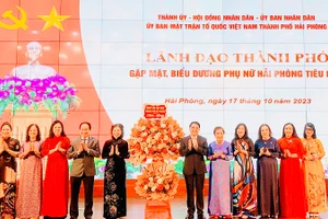 Lãnh đạo thành phố Hải Phòng gặp mặt, biểu dương phụ nữ tiêu biểu.