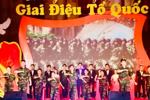 Chương trình nghệ thuật "Giai điệu Tổ quốc".