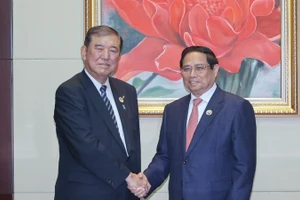 Thủ tướng Phạm Minh Chính và Thủ tướng Nhật Bản Shigeru Ishiba. (Ảnh: Nhật Bắc/VGP)