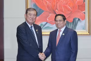 Thủ tướng Phạm Minh Chính và Thủ tướng Nhật Bản Shigeru Ishiba. (Ảnh: Nhật Bắc/VGP)