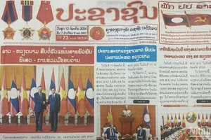 Trang nhất báo Pasaxon số ra ngày 12/7 đăng trang trọng và đậm về chuyến thăm của Chủ tịch nước Tô Lâm. (Ảnh: HẢI TIẾN)