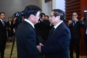 Thủ tướng Phạm Minh Chính gặp Tổng Bí thư, Chủ tịch nước CHDCND Lào Thongloun Sisoulith. (Ảnh: DƯƠNG GIANG/TTXVN)