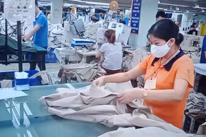 Các nhà máy may mặc trên địa bàn tỉnh Thái Nguyên ra quân sản xuất ngay từ ngày mồng 6 Tết Giáp Thìn.