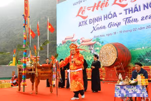 Lễ cầu mùa của người dân địa phương.