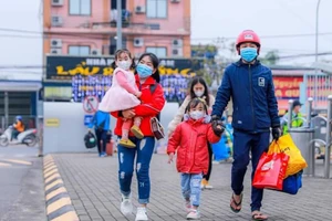 Công nhân Thái Nguyên hân hoan khi được Liên đoàn Lao động tỉnh tổ chức hơn 200 chuyến xe đưa về 16 tỉnh ăn Tết và đón trở lại làm việc sau Tết.