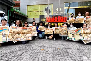 Phụ san đặc biệt báo Nhân Dân tặng đồng bào miền Nam