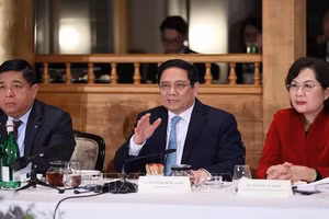 Thủ tướng Phạm Minh Chính phát biểu tại cuộc tọa đàm. (Ảnh: TTXVN)