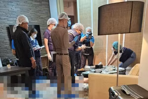 Nhân viên pháp y làm việc tại hiện trường. (Nguồn: Báo Lao Động)