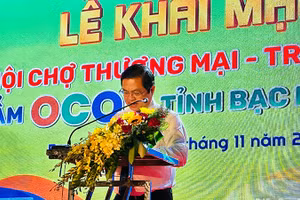 Phó Chủ tịch Ủy ban nhân dân tỉnh Bạc Liêu Huỳnh Chí Nguyện phát biểu tại lễ khai mạc. (Ảnh: TRỌNG DUY)