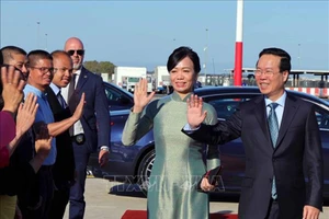 Lễ tiễn Chủ tịch nước Võ Văn Thưởng và Phu nhân tại sân bay quốc tế Fiumicino, Italia. (Ảnh: TTXVN)