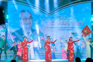 Chương trình nghệ thuật “Dấu ấn Võ Văn Kiệt”. (Ảnh: Dương Giang/TTXVN)