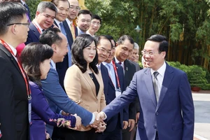 Chủ tịch nước Võ Văn Thưởng với các đại biểu. (Ảnh: TTXVN)