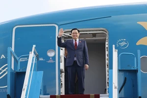 Chủ tịch Quốc hội Vương Đình Huệ rời Hà Nội, lên đường thăm chính thức Bangladesh và Bulgaria. (Ảnh: Doãn Tấn/TTXVN)