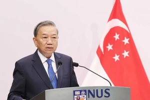 Tổng Bí thư Tô Lâm phát biểu chính sách tại Trường Chính sách công Lý Quang Diệu, Đại học Quốc gia Singapore. (Ảnh: Thống Nhất/TTXVN)