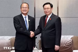 Chủ tịch Quốc hội Vương Đình Huệ tiếp ông Jonathan Choi, Chủ tịch Tập đoàn SUNWAH. (Ảnh: Nhan Sáng/TTXVN)