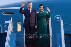 Tổng Bí thư Tô Lâm và Phu nhân lên đường thăm chính thức Malaysia. (Ảnh: TTXVN)