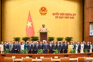 Chủ tịch nước Tô Lâm, Thủ tướng Phạm Minh Chính, Chủ tịch Quốc hội Trần Thanh Mẫn, Thường trực Ban Bí thư Lương Cường, Chủ tịch Ủy ban Trung ương Mặt trận Tổ quốc Việt Nam Đỗ Văn Chiến cùng các đồng chí lãnh đạo Đảng, Nhà nước và đại biểu Quốc hội tại phiên bế mạc Kỳ họp thứ 7, Quốc hội khóa XV.