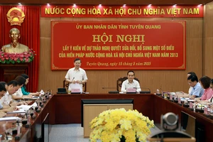 Đồng chí Nguyễn Văn Sơn, Chủ tịch Ủy ban nhân dân tỉnh Tuyên Quang phát biểu khai mạc hội nghị.