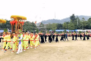 Nghi lễ rước 9 mâm Tồng.