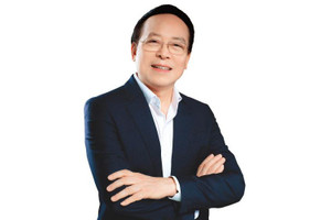 Nghệ nhân “đẽo ngọc” cho đời