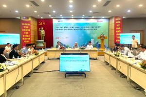 Gỡ điểm nghẽn thể chế giúp doanh nghiệp chuyển đổi năng lượng xanh trong khu công nghiệp