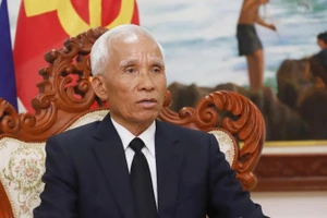 Trưởng Ban Tuyên huấn Trung ương Đảng Nhân dân cách mạng Lào Khamphanh Pheuiyavong trả lời phỏng vấn. (Ảnh: TTXVN)