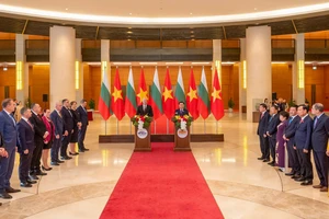 Hai Chủ tịch Quốc hội chủ trì buổi gặp gỡ báo chí sau khi kết thúc hội đàm.