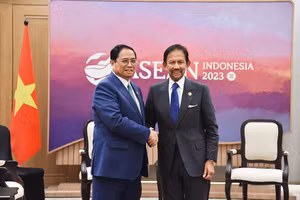 Thủ tướng Phạm Minh Chính và Quốc vương Brunei Darussalam Sultan Haji Hassanal Bolkiah. (Ảnh: TUẤN ANH)