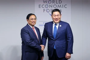 Thủ tướng Chính phủ Phạm Minh Chính và Thủ tướng Mông Cổ Oyun-Erdene Luvsannamsrai. (Ảnh: NHẬT BẮC)