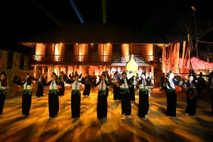 Không gian show diễn thực cảnh “Huyền tích U-va” tại Nhà văn hóa bản U-Va, xã Noong Luống, huyện Điện Biên.