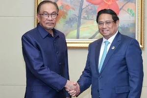 Thủ tướng Chính phủ Phạm Minh Chính hội kiến Thủ tướng Malaysia Anwar Ibrahim ngày 10/10/2024, nhân dịp dự Hội nghị Cấp cao ASEAN lần thứ 44, 45 và các Hội nghị cấp cao liên quan. (Ảnh: Nhật Bắc/VGP).