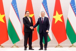 Chủ tịch Quốc hội Trần Thanh Mẫn hội kiến Tổng thống Uzbekistan Shavkat Mirziyoyev. (Ảnh: TTXVN)