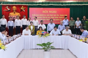 Đại diện lãnh đạo các sở ký kết giao ước thi đua giải ngân vốn đầu tư công, thu ngân sách năm 2024.