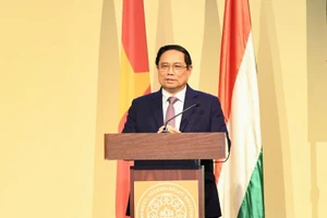 Thủ tướng Phạm MInh Chính phát biểu chính sách tại Trường Đại học Hành chính công quốc gia Hungary,