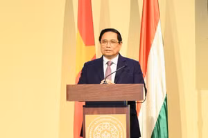 Thủ tướng Phạm MInh Chính phát biểu chính sách tại Trường Đại học Hành chính công quốc gia Hungary,