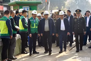 Thủ tướng Phạm Minh Chính thị sát công trường xây dựng Ga S12 thuộc Dự án xây dựng tuyến đường sắt đô thị Nhổn - Ga Hà Nội.