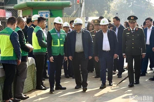 Thủ tướng Phạm Minh Chính thị sát công trường xây dựng Ga S12 thuộc Dự án xây dựng tuyến đường sắt đô thị Nhổn - Ga Hà Nội.