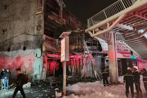Hiện trường vụ cháy đêm 18/12. (Ảnh: NAM ĐÔNG)