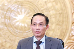 Đồng chí Lê Hoài Trung, Bí thư Trung ương Đảng, Trưởng Ban Đối ngoại Trung ương Đảng Cộng sản Việt Nam trả lời phỏng vấn báo chí. (Ảnh: TTXVN)