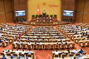 Quốc hội thảo luận tại hội trường về dự án Luật sửa đổi, bổ sung một số điều của 5 đạo luật về tư pháp.