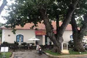 Nhà Công quán Côn Đảo, nơi nhà soạn nhạc Charles Camille Saint Saens viết chương cuối của vở nhạc kịch "Hoàng hậu Fredegonde".