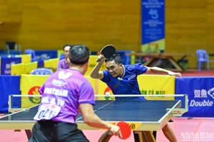 Đinh Anh Hoàng giành chiến thắng chung kết đơn nam. (Ảnh Duy Linh) 