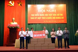 Bộ trưởng Công an Tô Lâm đã tặng 50 bộ máy vi tính cho các trường học trên địa bàn huyện Ân Thi.