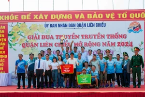  Lễ hội đua thuyền truyền thống nhân dịp đầu xuân năm mới của quận Liên Chiểu, Đà Nẵng.